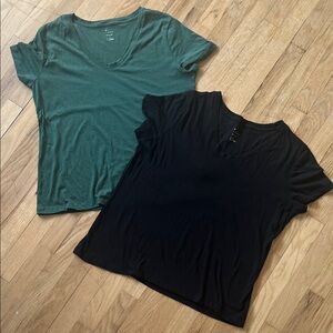 a new day Scoop Neck Short Sleeve Tees in Black and Green